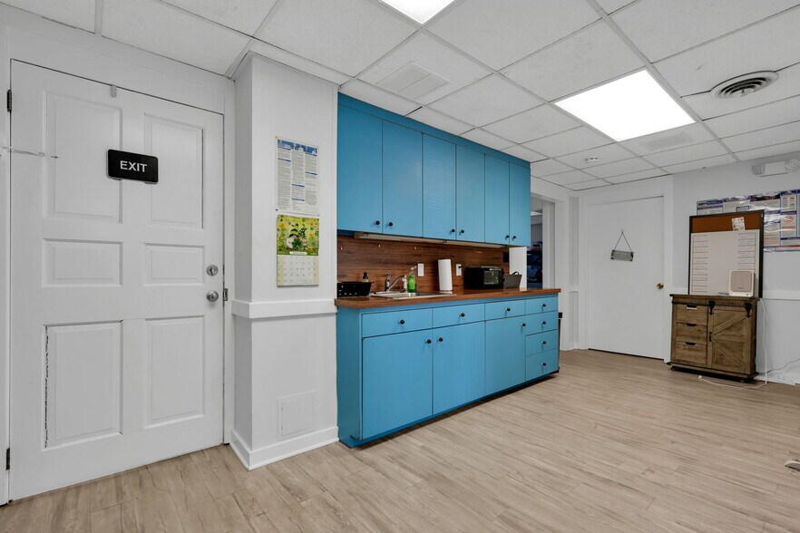 More Photos Of 70 Schanck Rd, Freehold Medical For Lease