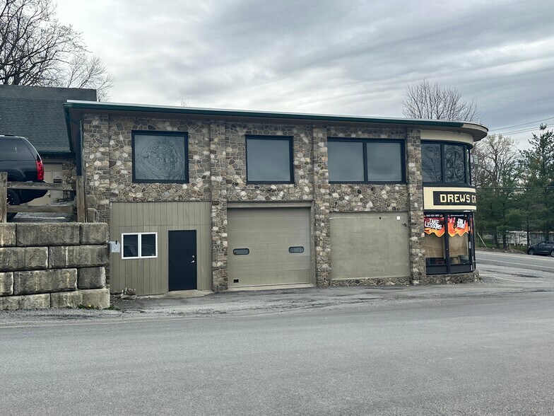 More Photos Of 2 Schoolhouse Rd, Pine Island Loft Creative Space For Lease