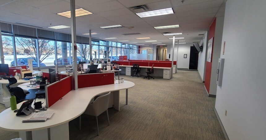 More Photos Of 2400 Pilot Knob Rd, Mendota Heights Light Manufacturing For Lease