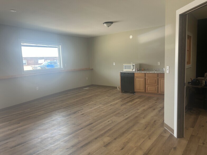 More Photos Of 705 Main St, Ridgeway Freestanding For Lease