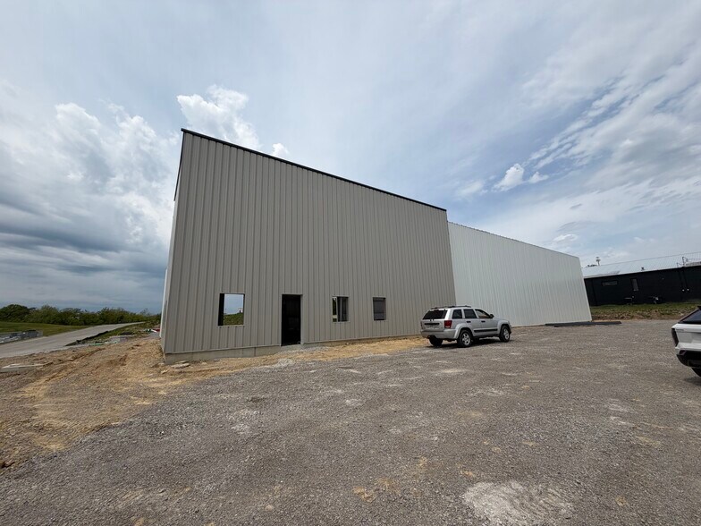 More Photos Of 9381 Seward Rd, Fairfield Warehouse For Lease