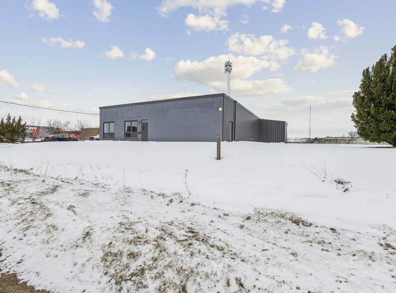 More Photos Of 11 Massey Rd, Guelph Flex For Sale