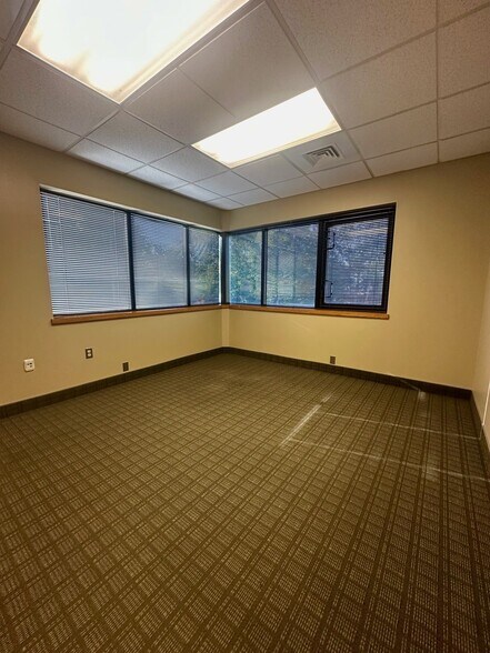 More Photos Of 546 Cromwell Ave, Rocky Hill Medical For Sale