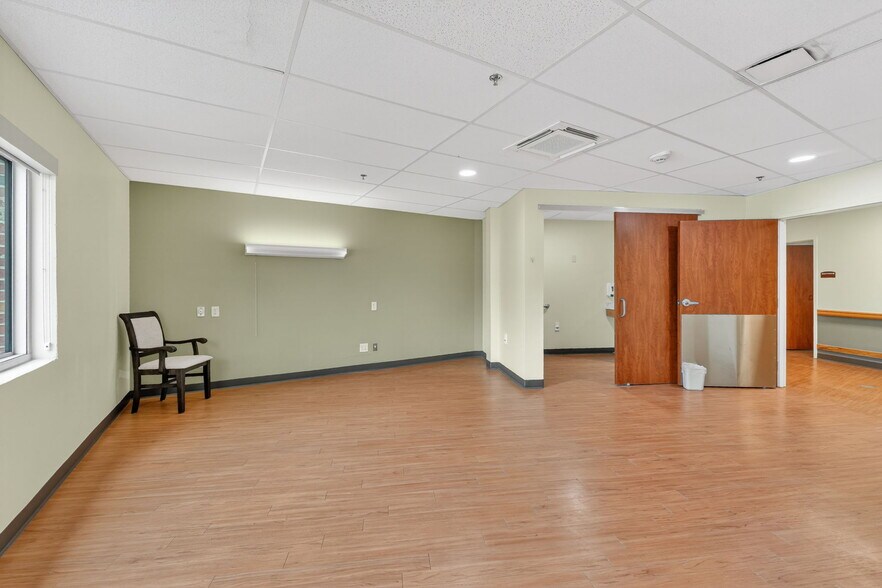 More Photos Of 106 Hospital Dr, Smithville Assisted Living For Sale