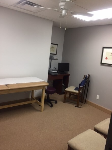 More Photos Of 72670 Fred Waring Dr, Palm Desert Office For Sale