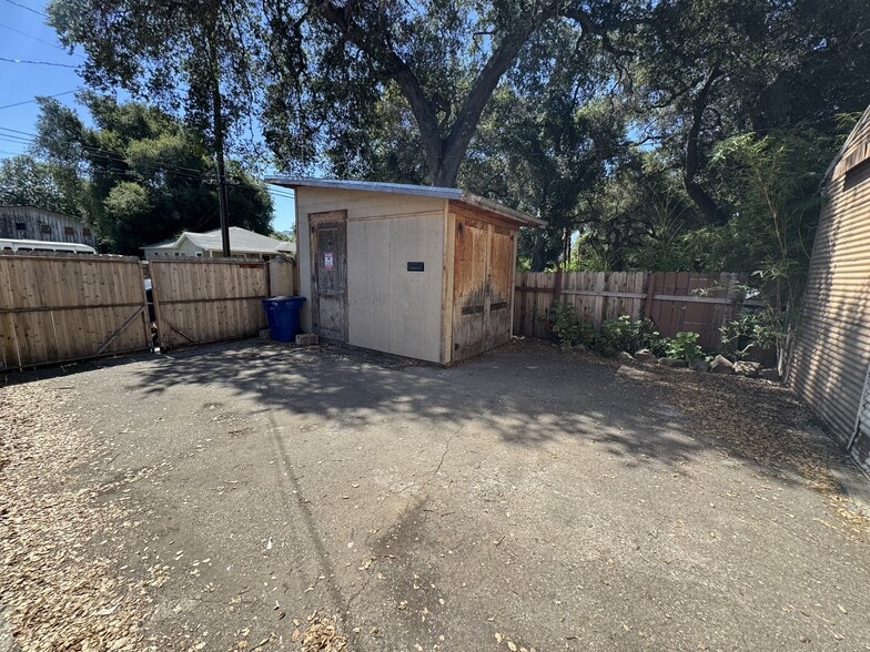 More Photos Of 111 Alvarado, Ojai Warehouse For Lease