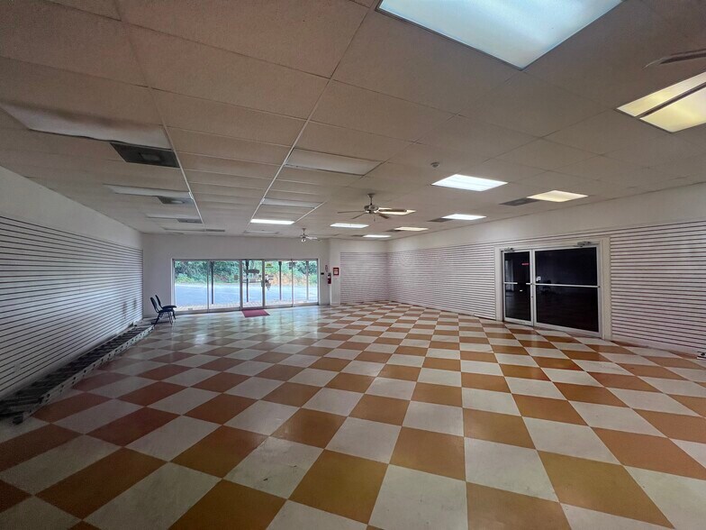 More Photos Of 2125 Airport Rd, Greer Light Distribution For Lease