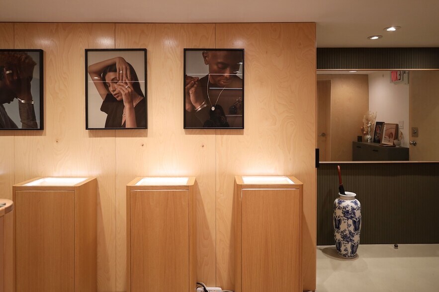 More Photos Of 332-342 8th Av W, Vancouver Office For Sale