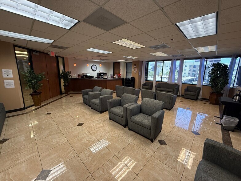 More Photos Of 202 E Earll Dr, Phoenix Medical For Sale