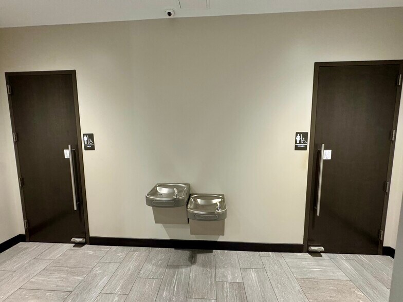 More Photos Of 222 E Park St, Edwardsville Office For Lease