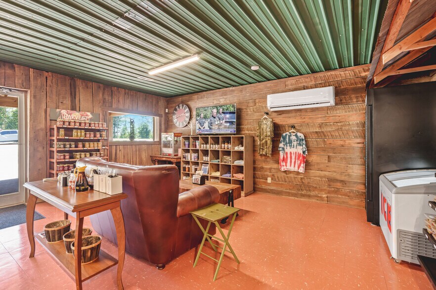 More Photos Of 112 Wilderness Rd, Mammoth Cave General Retail For Sale