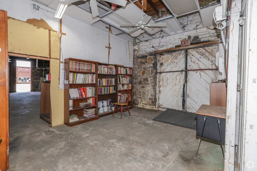 More Photos Of 140 E Main St, Pawhuska General Retail For Sale