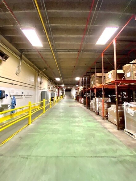 More Photos Of 607 Phillips St, Fulton Warehouse For Sale