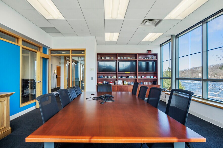 More Photos Of 400 S River Rd, New Hope Office For Sale