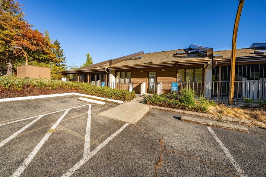 More Photos Of 700 NW Dimmick St, Grants Pass Specialty For Sale