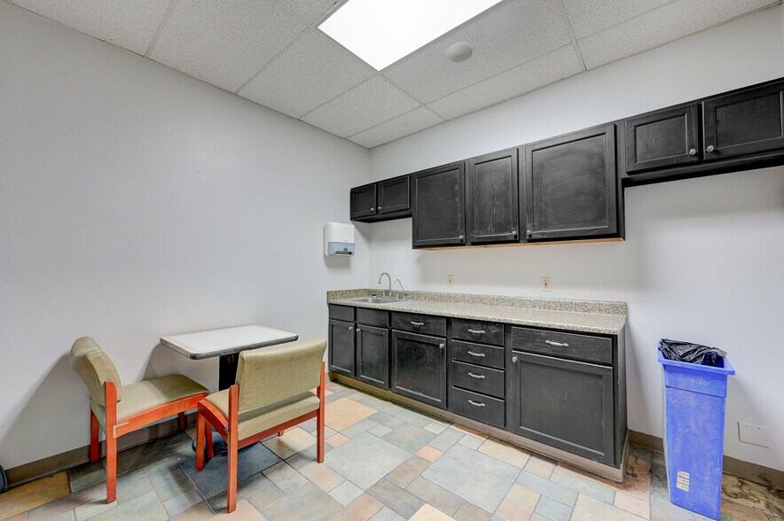 More Photos Of 2951 Westwood Dr, Las Vegas Distribution For Lease