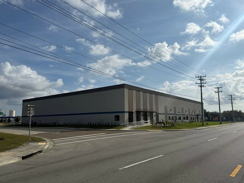 More Photos Of 1530 Kendrick Ln, Lakeland Warehouse For Sale