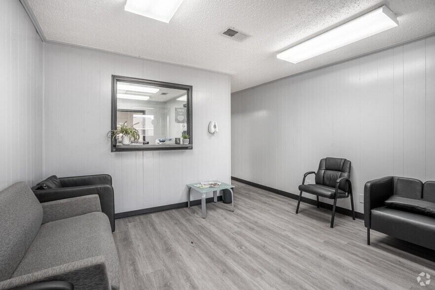 More Photos Of 2100 Highway 365, Nederland Medical For Sale