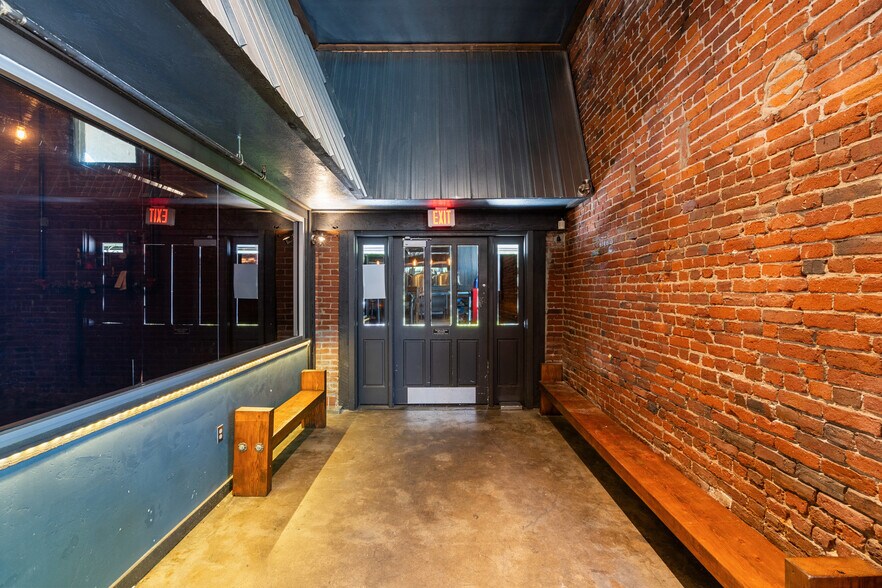 More Photos Of 509 SW G St, Grants Pass Restaurant For Sale