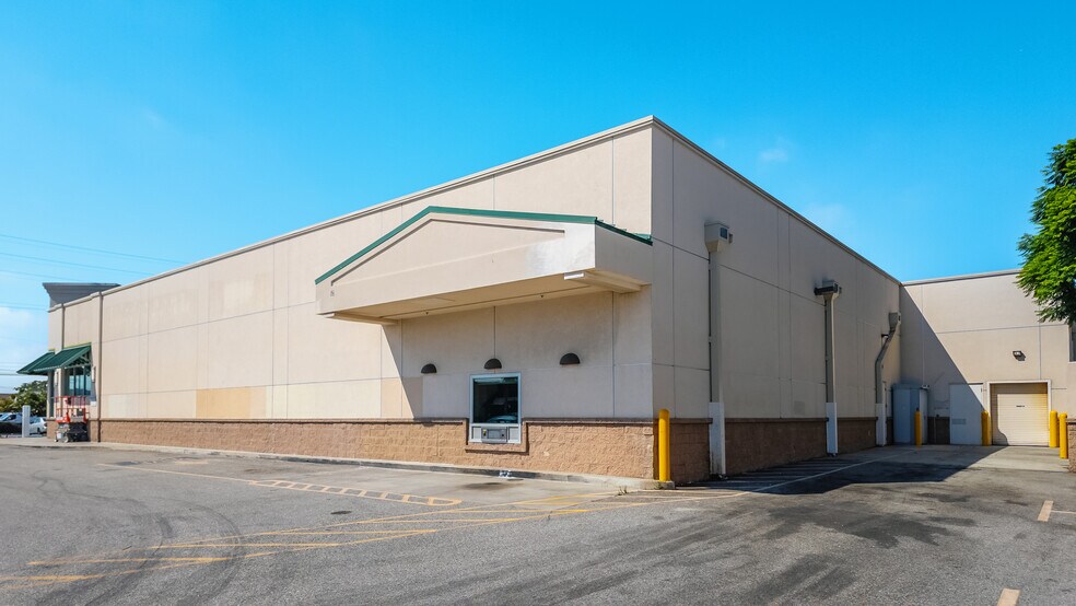 More Photos Of 14250 Prairie Ave, Hawthorne Freestanding For Sale