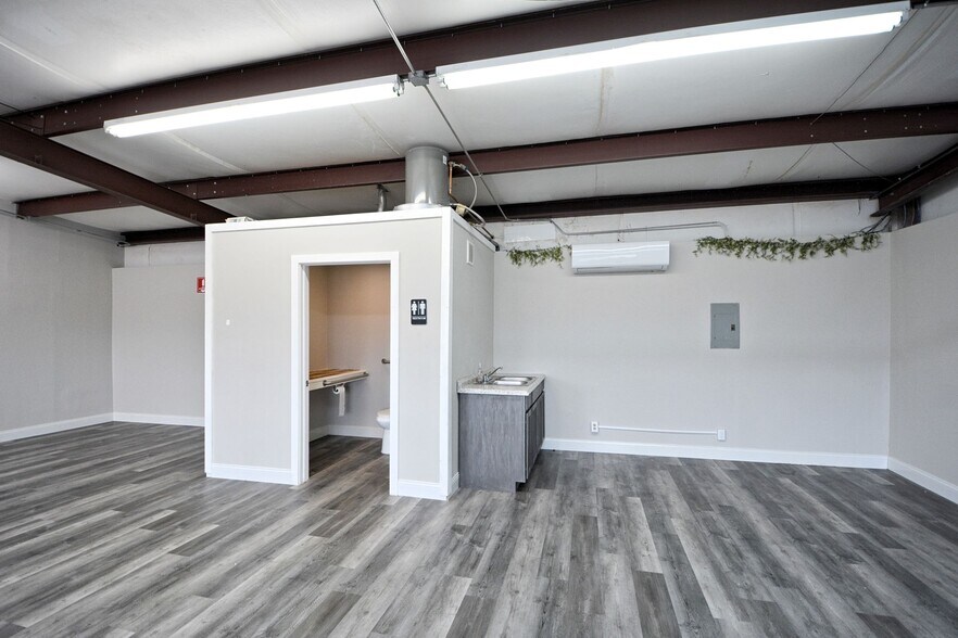 More Photos Of 100 Schertz Pky, Schertz Freestanding For Sale