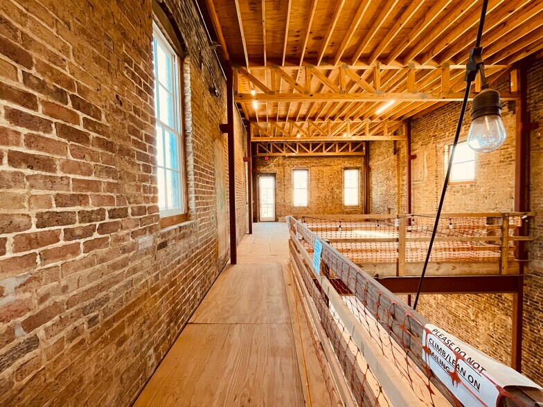 More Photos Of 109 Main Street, Columbiana Office For Lease