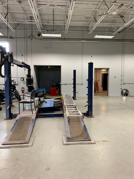 More Photos Of 855 E Grand Ave, Lake Villa Auto Dealership For Lease