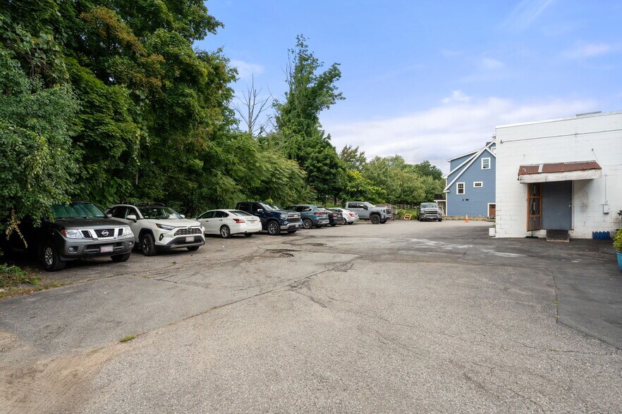 More Photos Of 10-14 Chelmsford St, Chelmsford Storefront For Sale