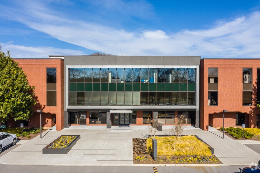 More Photos Of 2 Maryland Farms, Brentwood Office For Lease