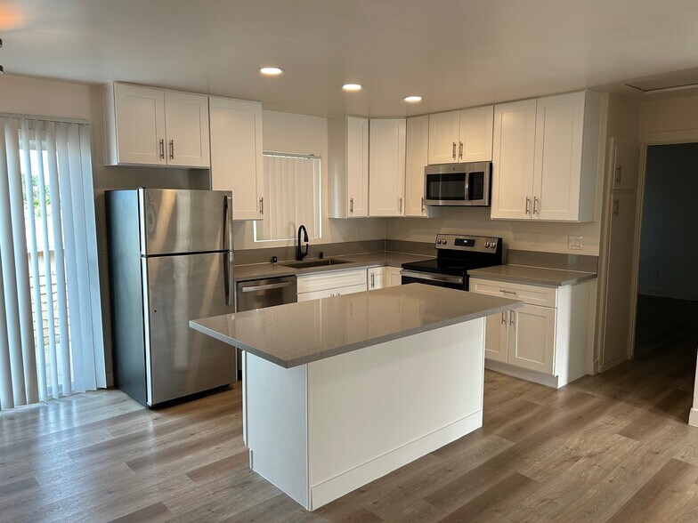 More Photos Of 1051 Meadow Lake Dr, Vista Apartments For Sale