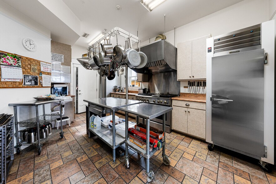 More Photos Of 202 S Mobile St, Fairhope Hospitality For Sale