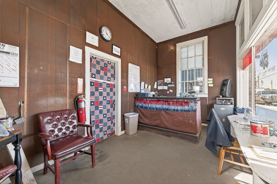 More Photos Of 917 E Main St, Eagle Lake Service Station For Sale