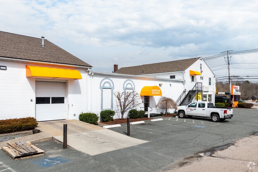 More Photos Of 805 S Washington St, North Attleboro Showroom For Sale