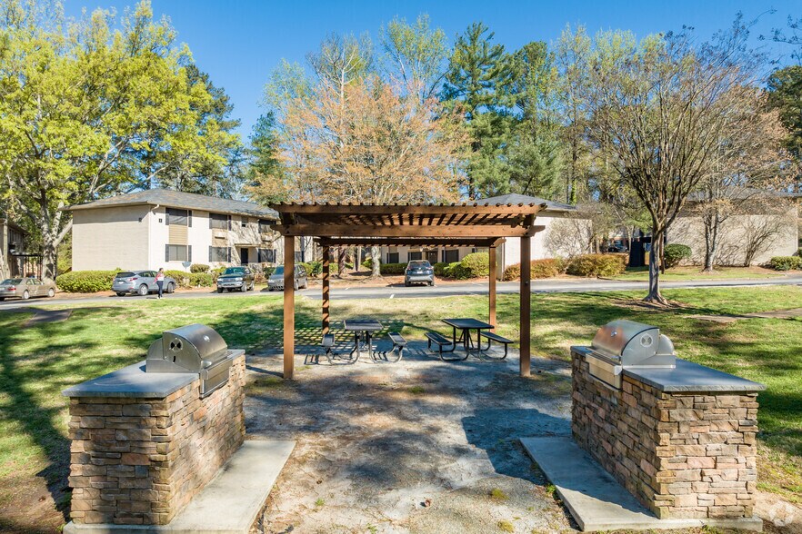 More Photos Of 4015 Covington Hwy, Decatur Apartments For Sale