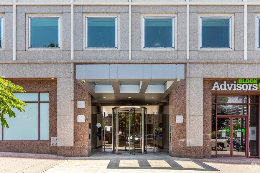 More Photos Of 900 17th St NW, Washington Office For Lease