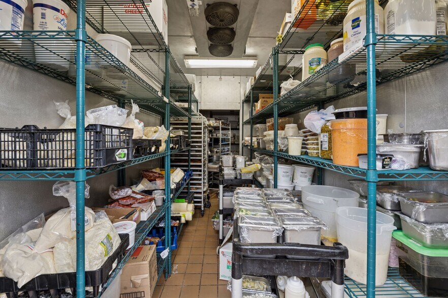 More Photos Of 981 Sibley Memorial Hwy, Lilydale Restaurant For Sale