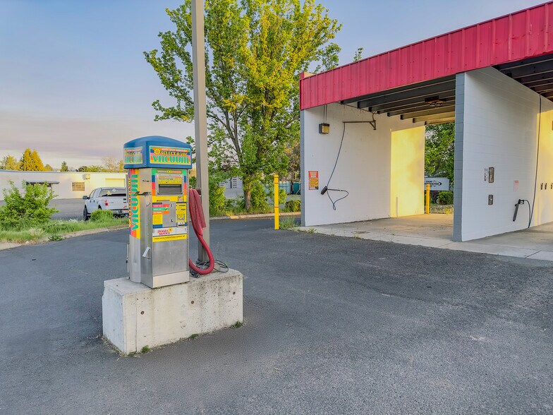 More Photos Of 1027 Linden Ave, Lewiston Carwash For Sale