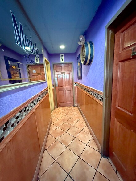 More Photos Of 1061 Reading Rd, Mason Restaurant For Sale