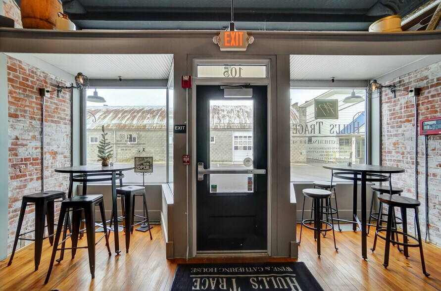 More Photos Of 105 E Liberty St, Arlington Restaurant For Sale