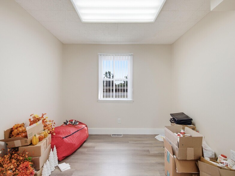 More Photos Of 35000-35008 Division Rd, Richmond Medical For Sale