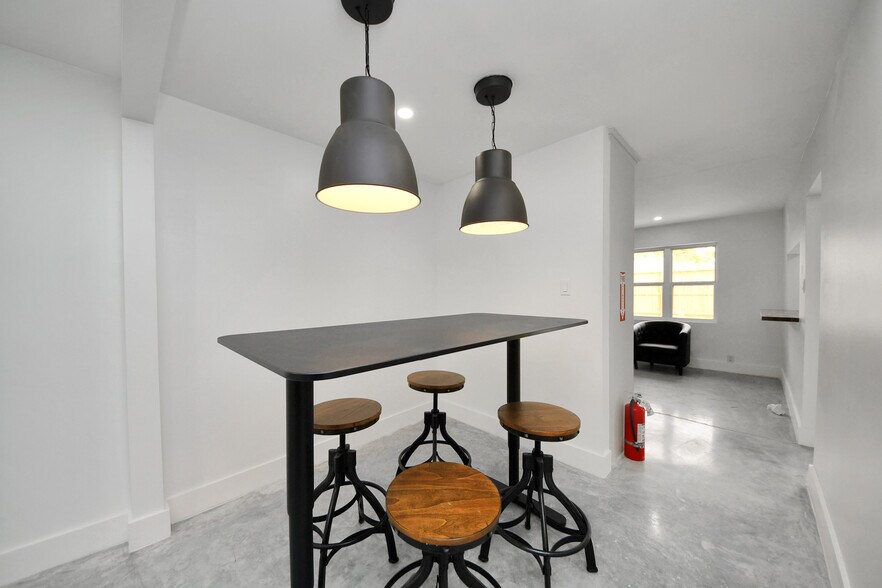 More Photos Of 4738 W. Alabama, Houston Loft Creative Space For Lease