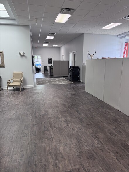 More Photos Of 2030 Bee Ridge Rd, Sarasota Office Residential For Sale