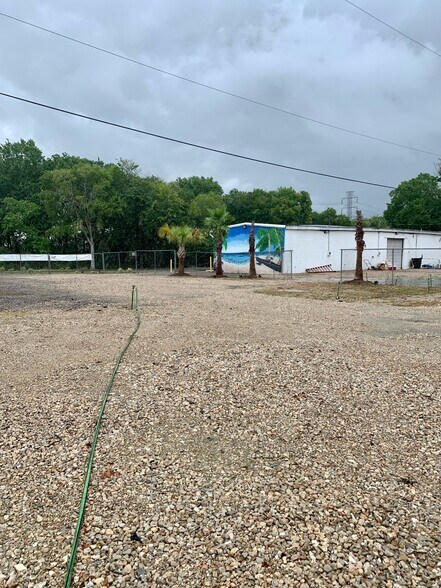 More Photos Of 4830 Sunbeam St, Houston Auto Repair For Lease