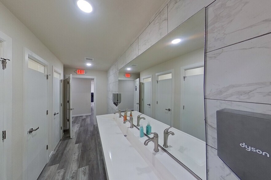 More Photos Of 26519 Oak Ridge Dr, Spring Storefront Retail Office For Sale