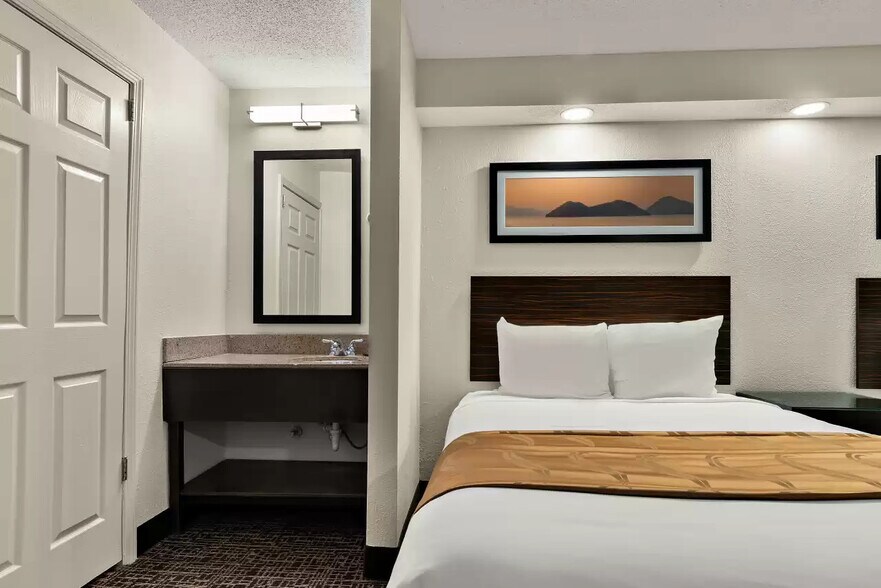 More Photos Of 2855 Old Austin Peay Hwy, Memphis Hotel For Sale