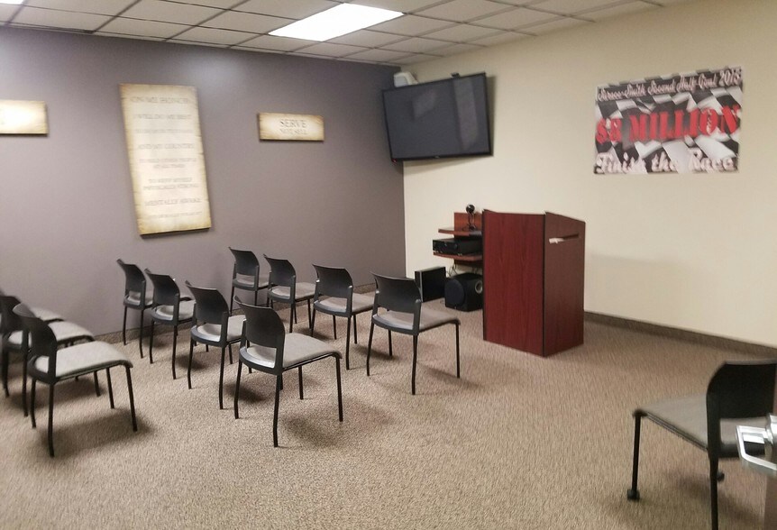 More Photos Of 7206 Market St, Boardman Office For Sale