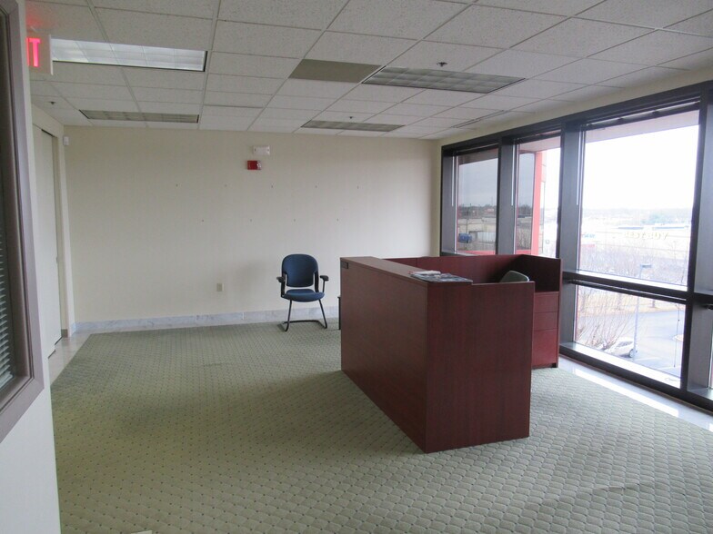 More Photos Of 3201 W White Oaks Dr, Springfield Office For Sale