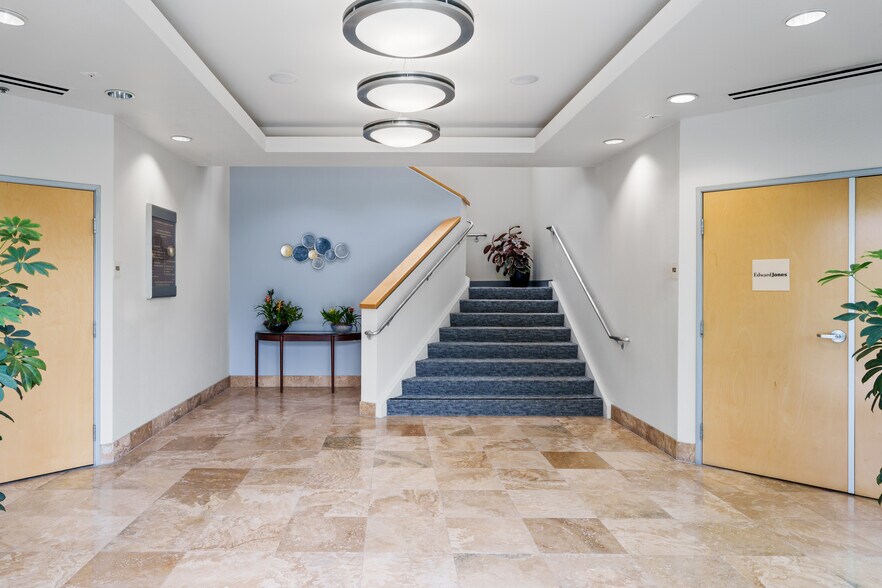 More Photos Of 3129 Tiger Run Ct, Carlsbad Research And Development For Lease