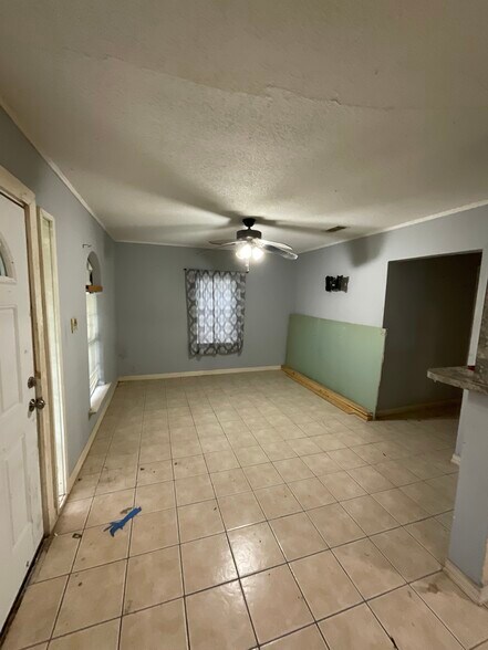 More Photos Of 609 Oak St, La Marque Warehouse For Sale