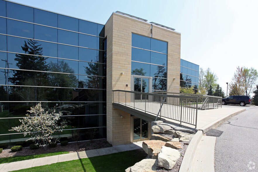 More Photos Of 4940 Cascade Rd SE, Grand Rapids Medical For Lease